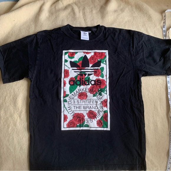 Adidas roses tee, medium - Picture 1 of 4